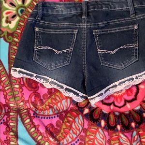 Rue 21 lace trim shorts
